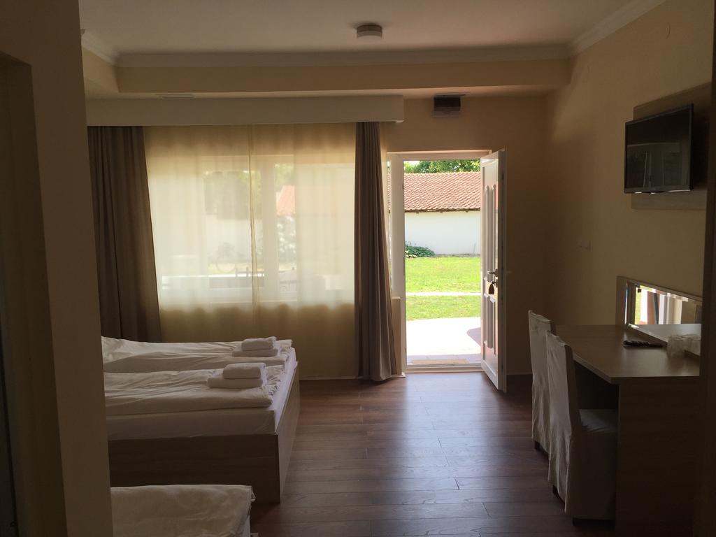 Villa Via Becej Ngoại thất bức ảnh