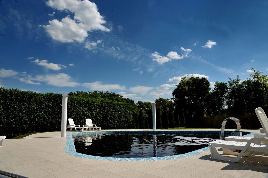 Villa Via Becej Ngoại thất bức ảnh