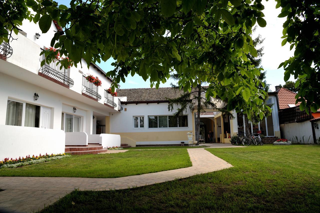 Villa Via Becej Ngoại thất bức ảnh